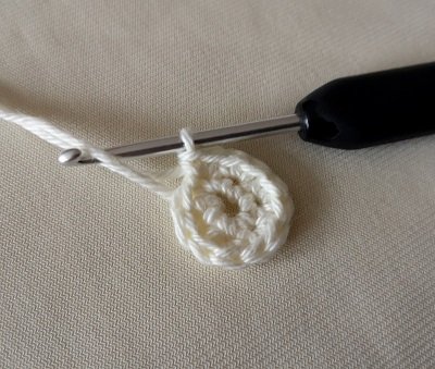 Blog-Inhaltsbild für 'Kostenlose Häkelanleitung - Einfaches Schneemädchen und/oder Eule'